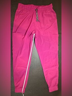 NWOT Women's Fuchsia Jogger scrubs with Drawstring Waist